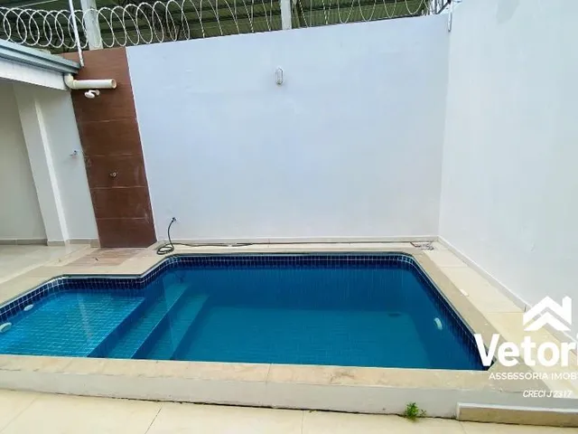 Imagem 7: Localizada em um bairro tranquilo e seguro, esta casa conta com 2 quartos amplos, sendo 1