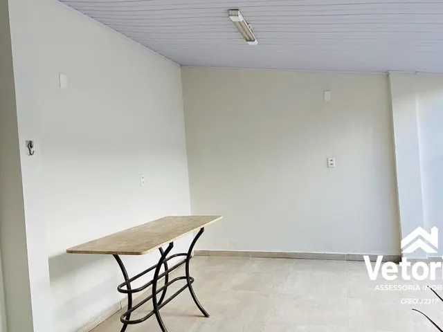 Imagem 3: Localizada em um bairro tranquilo e seguro, esta casa conta com 2 quartos amplos, sendo 1