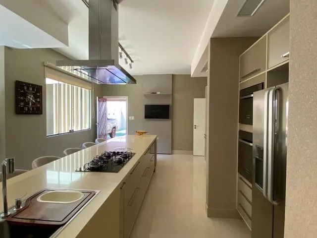 Imagem 13: Descubra a casa dos seus sonhos no bairro Renato Gonçalves! Essa luxuosa propriedade de
