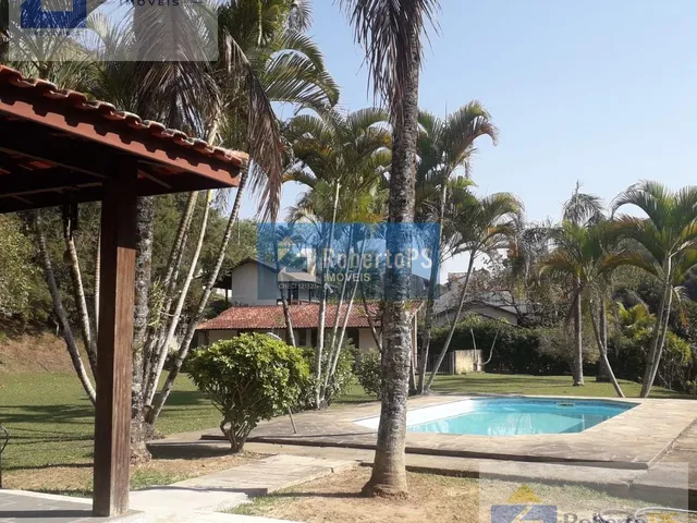 Imagem 2: Chácara À Venda em santa Branca, São Paulo com 4 Suítes, Piscina e Amplo Terreno