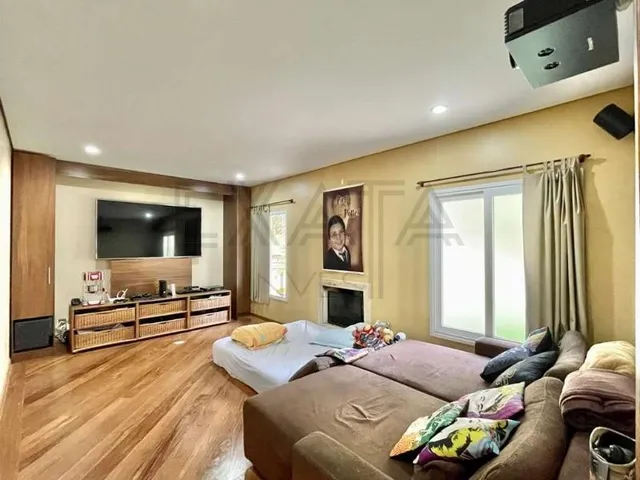 Imagem 11: Descrição do imóvel: Linda casa contemporânea, com 2 lareiras e ótimo