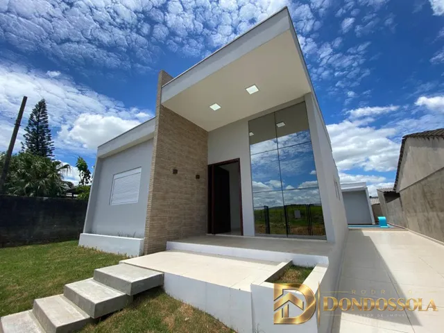 Imagem: Casa Semimobiliada com Piscina no Bairro