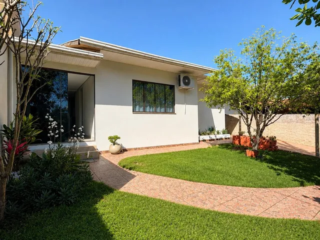 Imagem: Casa à venda, sozinha no terreno na Vila