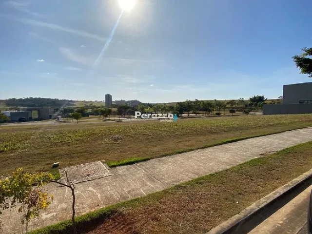 Imagem: Terreno com Levantamento Planialtimétrico