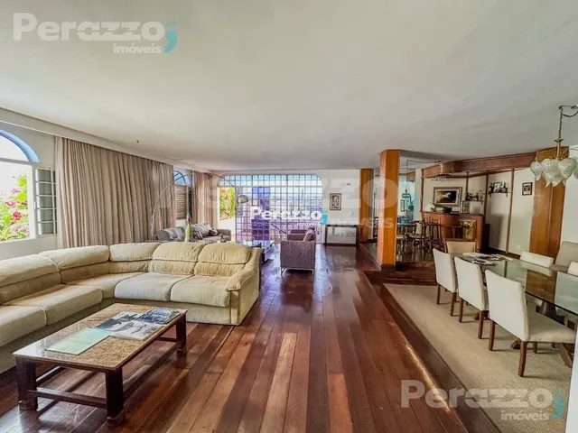 Imagem: A casa possui 4 Dormitórios, 4 Suítes, 7 Banheiros, 6
