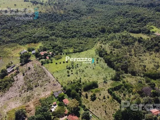 Imagem: O terreno possui 21.000m² de Área e está localizado em