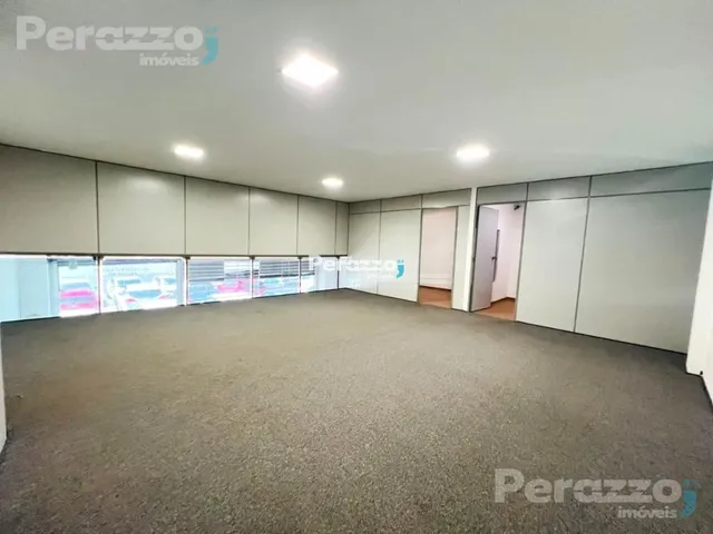 Imagem: A loja possui 2 Banheiros, 180m² de Área, 130m² de Área