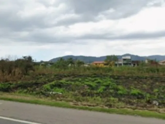 Imagem 3: Área Comercial na Rodovia Rio Santos