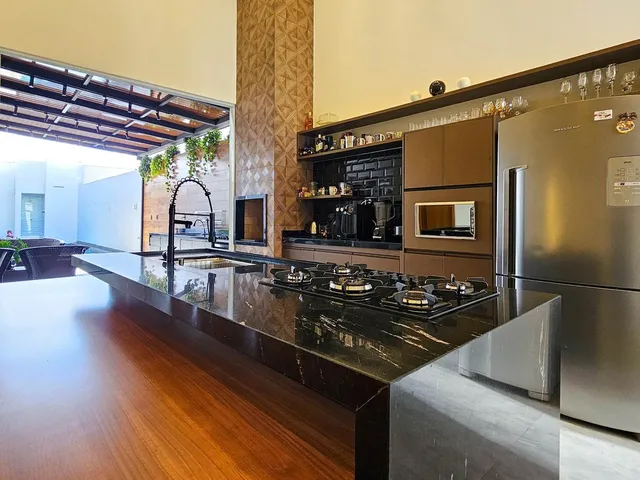 Imagem: A casa possui 3 Dormitórios, 3 Suítes, 4 Banheiros, 4