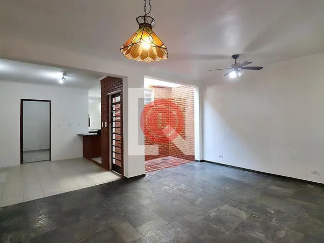 Imagem 3: Esta espaçosa casa localizada em Santo André oferece um conforto excepcional com seus 3