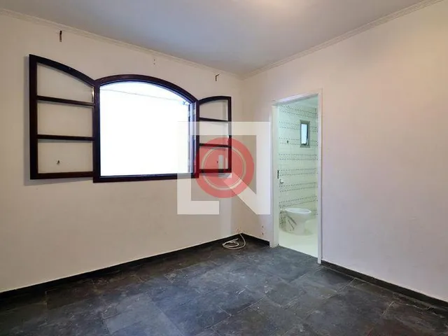 Imagem 10: Esta espaçosa casa localizada em Santo André oferece um conforto excepcional com seus 3