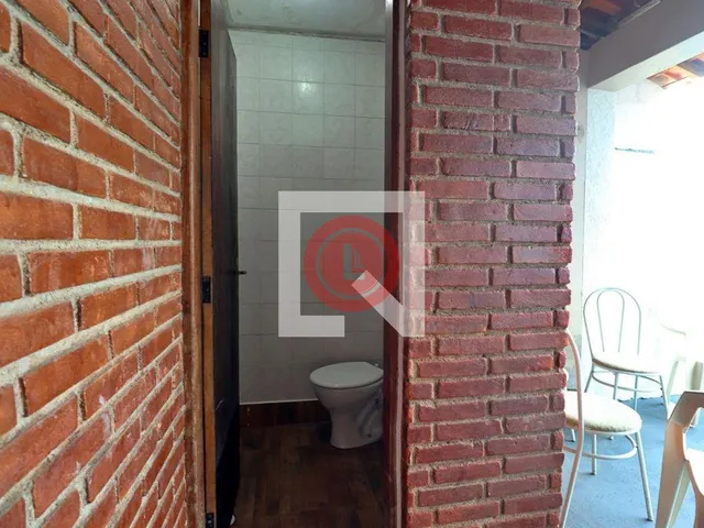 Imagem 8: Esta espaçosa casa localizada em Santo André oferece um conforto excepcional com seus 3