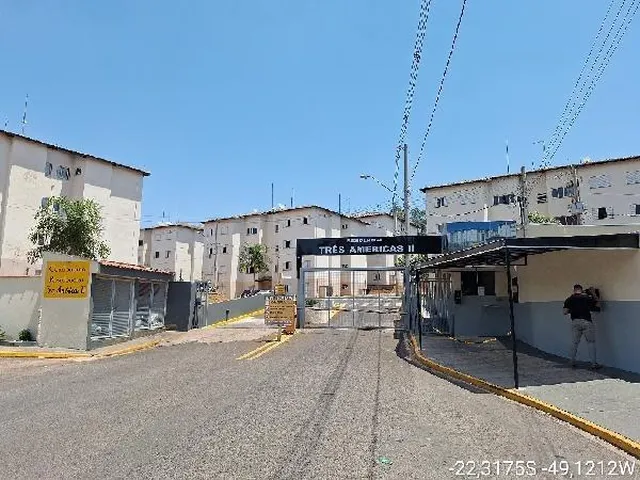 Imagem: O apartamento possui 2 Dormitórios, 1 Banheiro, 1 Vaga na