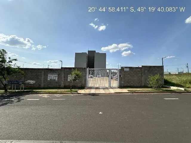 Imagem: O apartamento possui 2 Dormitórios, 1 Banheiro, 1 Vaga na