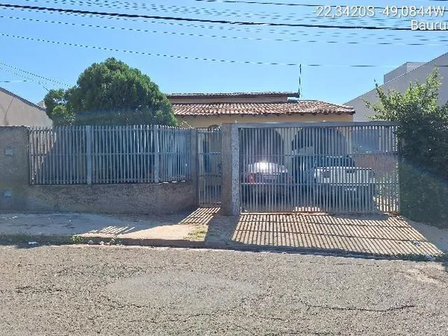 Imagem: A casa possui 5 Dormitórios, 2 Suítes, 4 Banheiros, 1