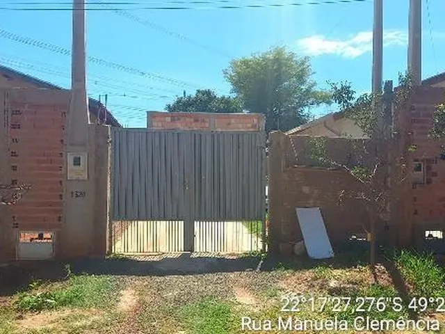 Imagem: A casa possui 2 Dormitórios, 1 Banheiro, 1 Vaga na
