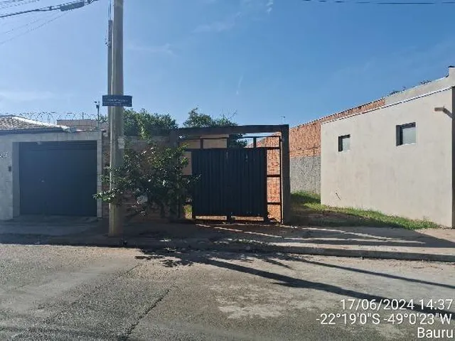 Imagem: A casa possui 2 Dormitórios, 1 Banheiro, 1 Vaga na