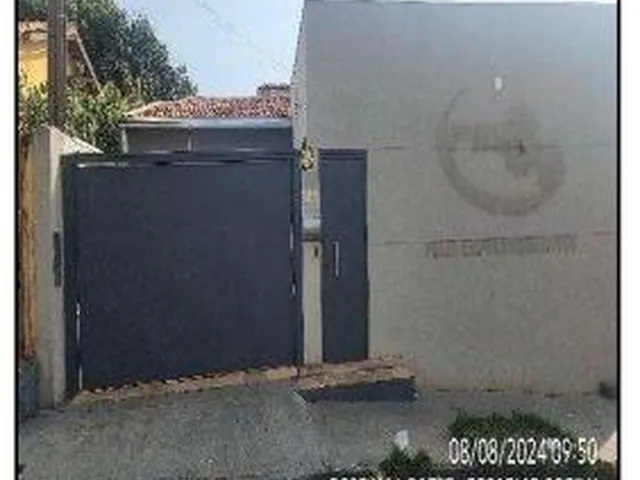 Imagem: A casa possui 3 Dormitórios, 2 Banheiros, 1 Vaga na