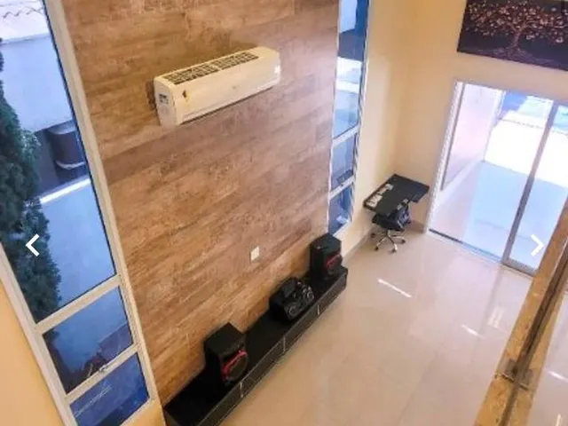 Imagem: A casa possui 3 Dormitórios, 3 Suítes, 5 Banheiros, 4