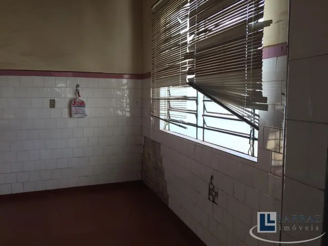 Imagem 3: Casa para venda no Centro de Ribeirão, na Rua Tibiriça, ótima localização, vocação