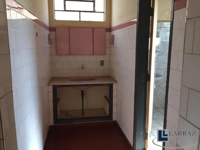 Imagem 8: Casa para venda no Centro de Ribeirão, na Rua Tibiriça, ótima localização, vocação