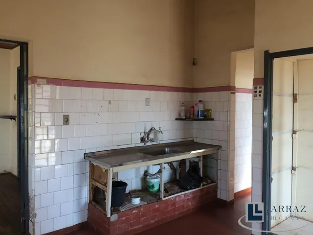 Imagem 6: Casa para venda no Centro de Ribeirão, na Rua Tibiriça, ótima localização, vocação