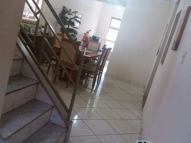 Imagem: Amplo sobrado para venda no Planalto Verde