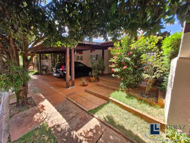 Imagem: A casa possui 3 Dormitórios, 1 Suíte, 3 Banheiros, 2