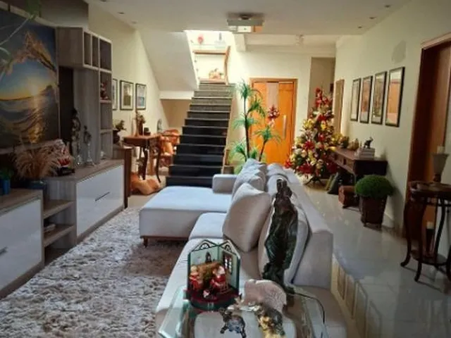 Imagem: A casa possui 4 Dormitórios, 4 Suítes, 5 Banheiros, 3