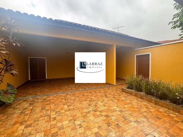 Imagem: A casa possui 4 Dormitórios, 2 Suítes, 3 Banheiros, 4