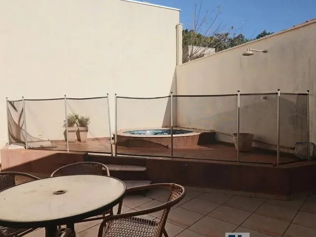 Imagem: A casa possui 3 Dormitórios, 1 Suíte, 3 Banheiros, 4
