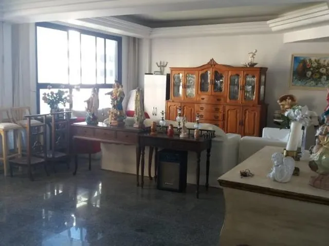 Imagem 13: Apartamento 207m2, andar alto, Sala ampla em L, 4 quartos, 3 suítes todos com closet