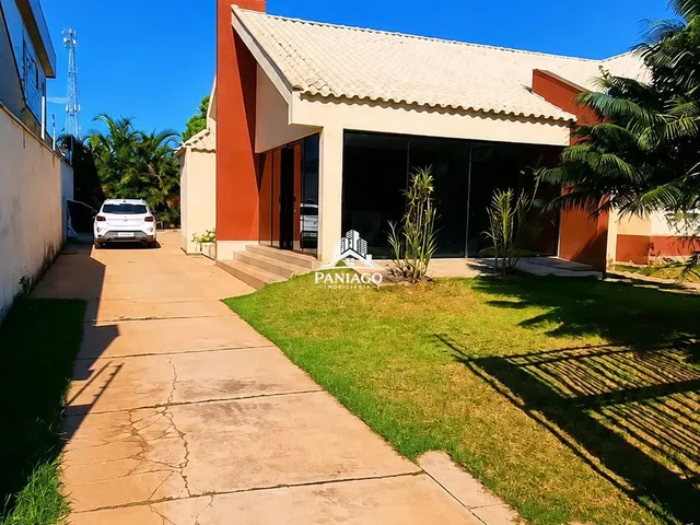 Imagem: Casa com 4 Quartos e Piscina à Venda no