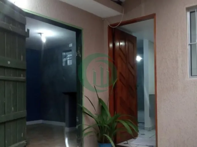 Imagem 4: Incrível imóvel com 02 casas em uma localização privilegiada: Uma delas conta com 03