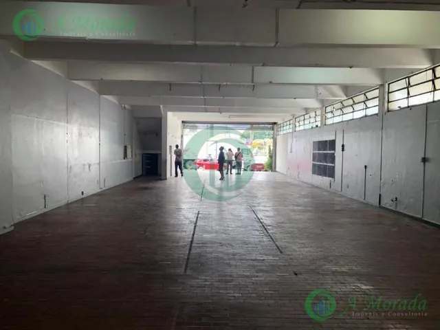 Imagem: A loja possui 8 Banheiros, 4 Vagas na garagem, 410m² de