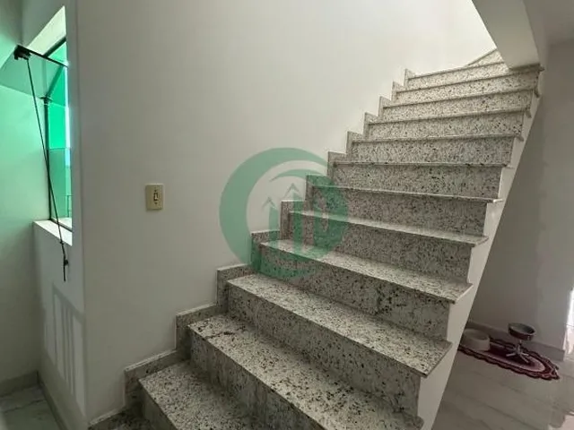 Imagem 16: Sobrado com 262m² de área construída. Possui sala 2 ambientes, 3 dormitórios sendo 1
