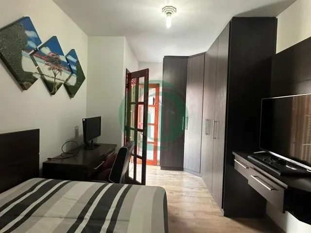 Imagem 13: Sobrado com 262m² de área construída. Possui sala 2 ambientes, 3 dormitórios sendo 1