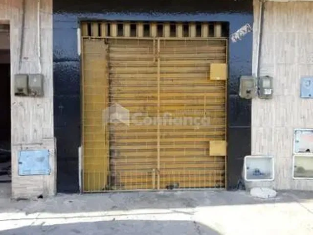 Imagem: A loja possui 2 Banheiros, 1 Vaga na garagem, 80m² de