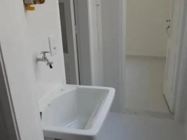 Imagem 11: Apartamento à venda no Leme, Rio de Janeiro-RJ: 1 quarto, 1 suíte, 1 sala, 1 banheiro
