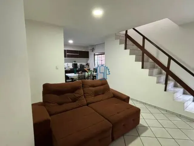 Imagem 3: Casa de Alto Padrão À Venda em Ponta Negra - 4 Suítes e Área de Lazer