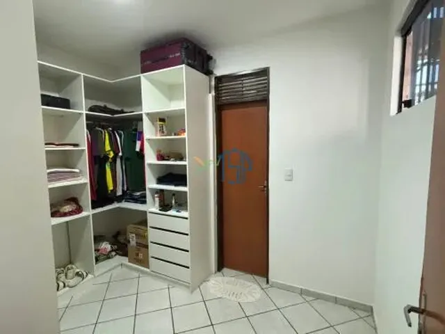 Imagem 4: Casa de Alto Padrão À Venda em Ponta Negra - 4 Suítes e Área de Lazer