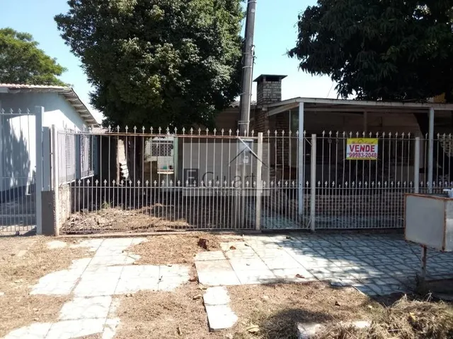 Imagem: 2 casas, frente e fundos, opção comercial
