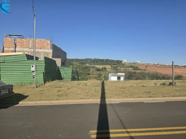 Imagem: Terreno de 275 m² no Condomínio Fechado