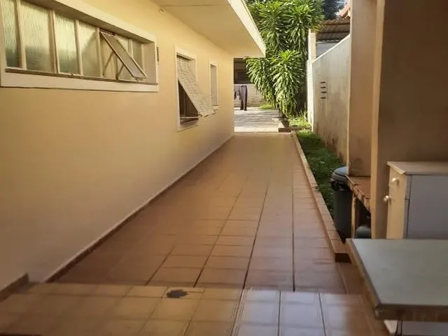 Imagem 6: Se você procura uma casa espaçosa, bem localizada e com ótimo potencial comercial
