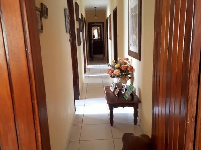 Imagem 9: Se você procura uma casa espaçosa, bem localizada e com ótimo potencial comercial