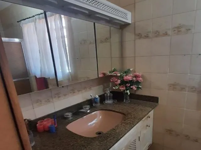 Imagem 5: Se você procura uma casa espaçosa, bem localizada e com ótimo potencial comercial
