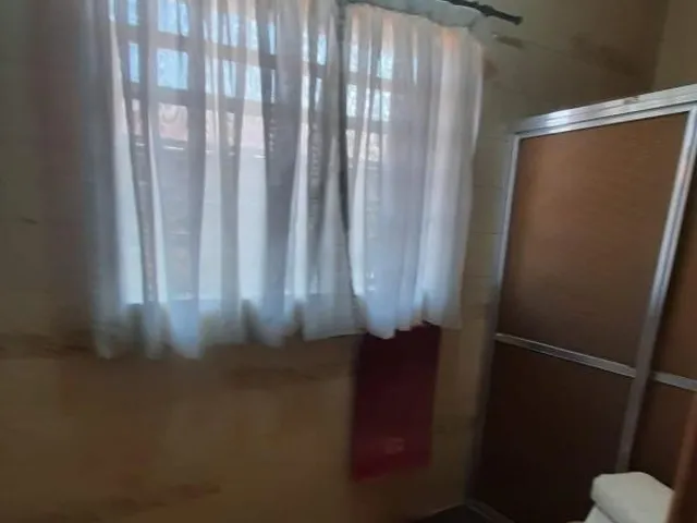 Imagem 2: Se você procura uma casa espaçosa, bem localizada e com ótimo potencial comercial