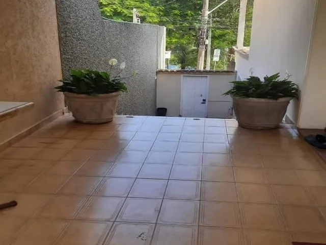 Imagem 3: Se você procura uma casa espaçosa, bem localizada e com ótimo potencial comercial
