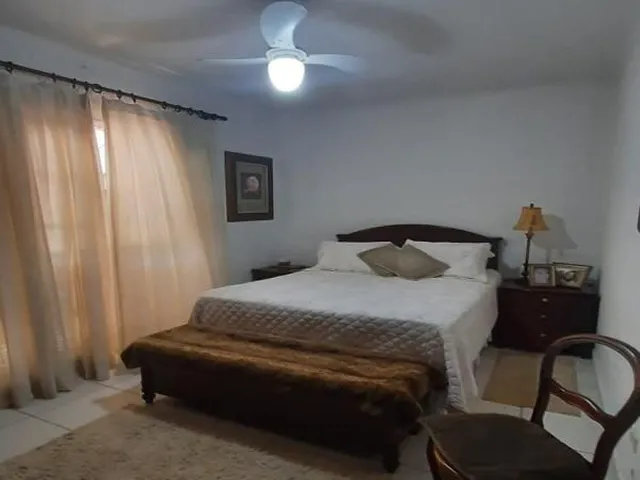 Imagem 7: Se você procura uma casa espaçosa, bem localizada e com ótimo potencial comercial