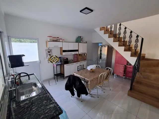 Imagem 3: Casa dos sonhos à venda! Localizada em uma rua tranquila e sem saída, esta
